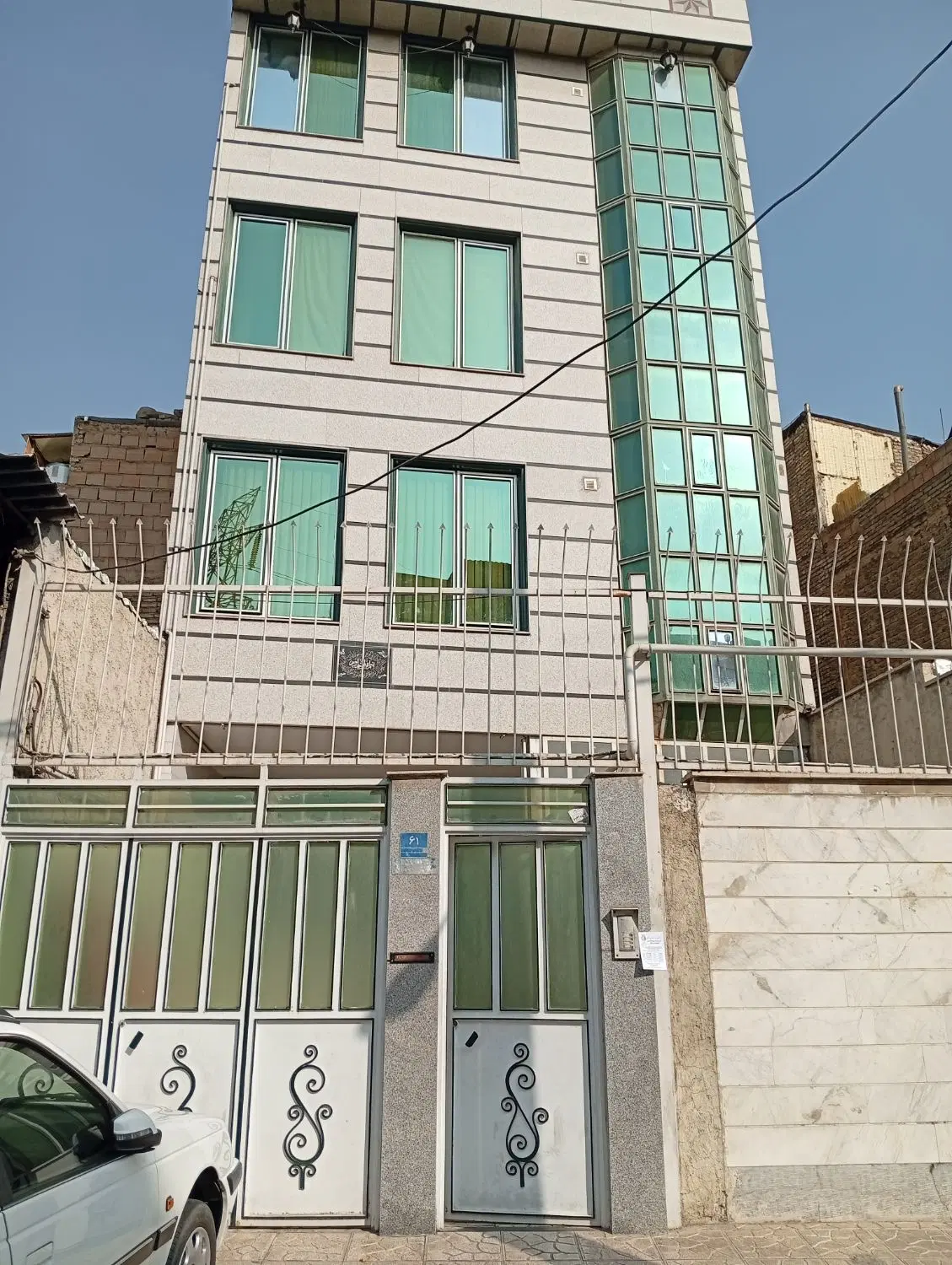 فروش آپارتمان وپشت بام در خاک سفید