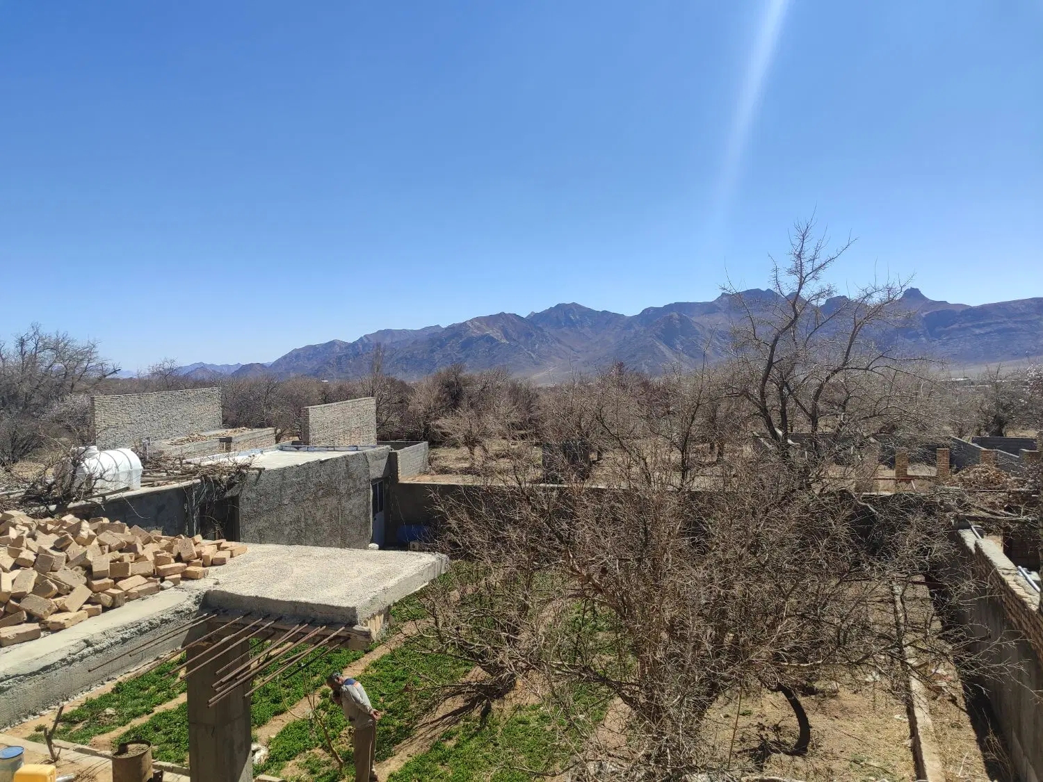 خانه نیمه ساز تنگ چنار
