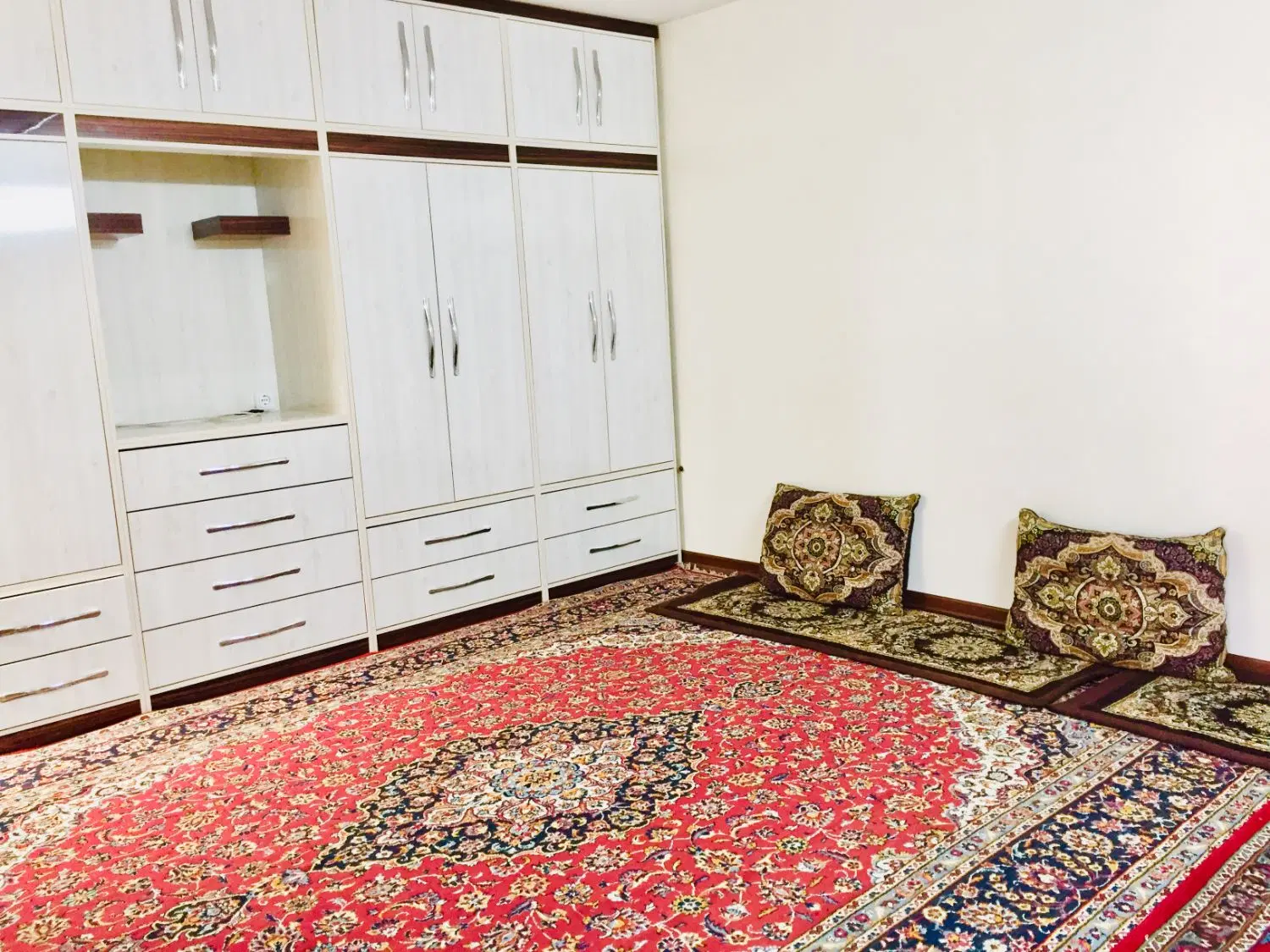 خانه بزرگ امکان پارک ۳خودرو در حیاط