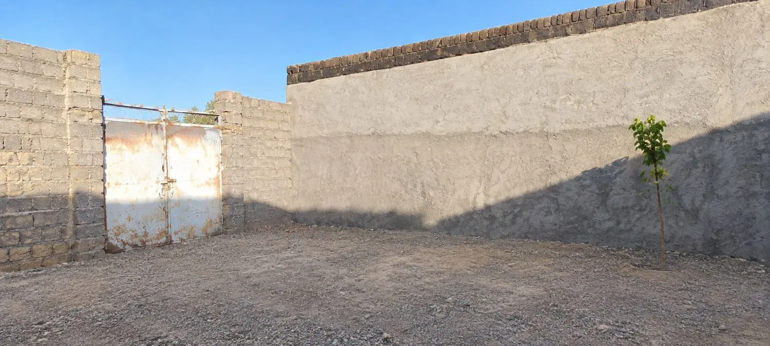 اجاره زمین ۲۵۰ متری محصور با اتاق جاده شاندیز