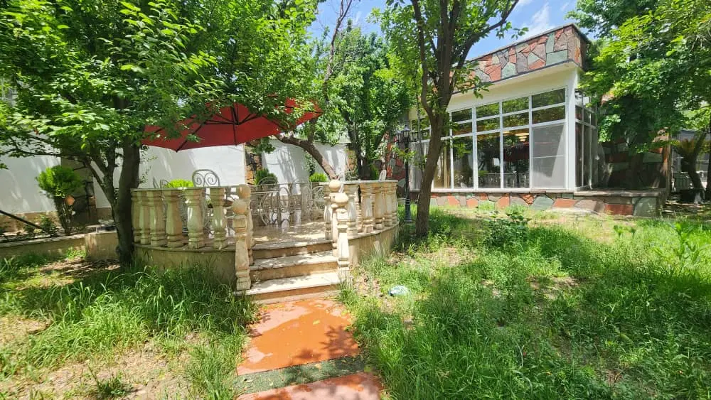 ۱۲۰متری ۱۴۰متر بنا استخر۴ فصل دو آلاچیق