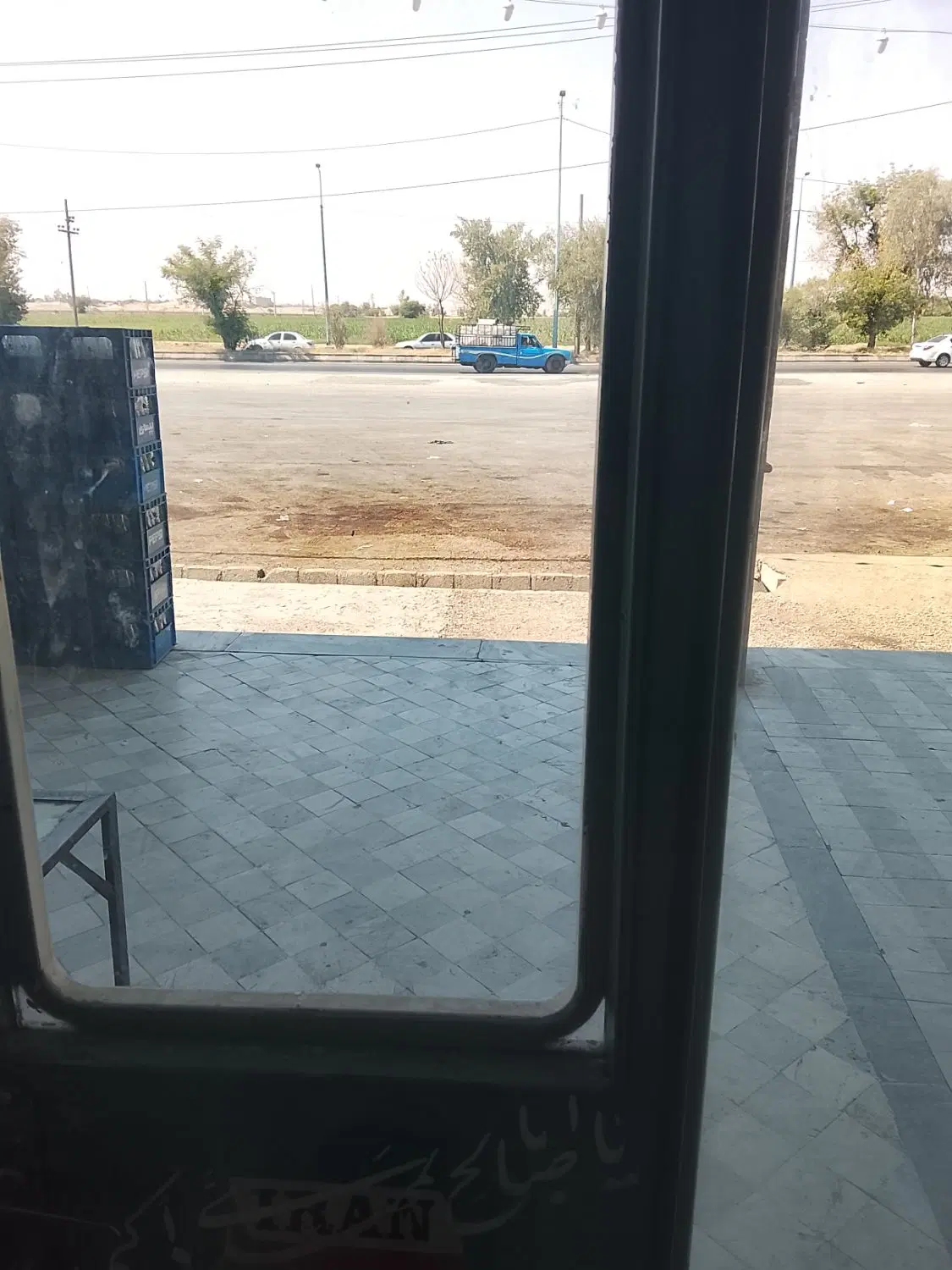 مغازه ۳۰متری سر جاده  جنب رستوران با پا خوری عالی