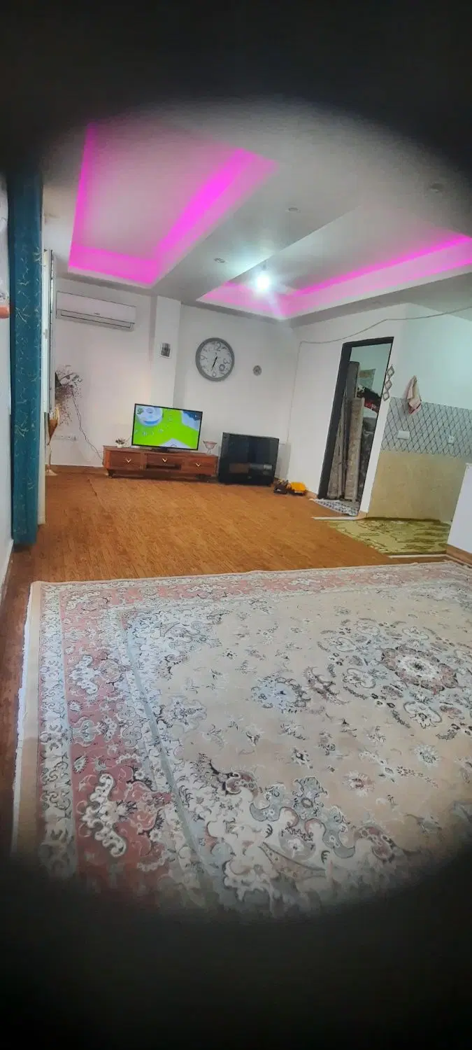 یکواحدطبقه۳دارای۲۲مترحیاط‌ تک‌ خواب‌ بزرگ پنتهوس