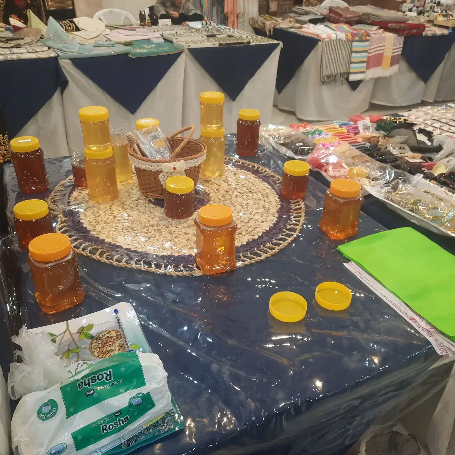 فوری میز اجاره ای داخل نمایشگاه خ امام رضا ۷