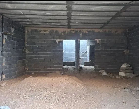 ۱۳۰ متر ویلایی نیمه کاره