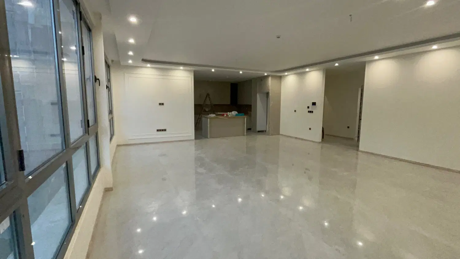 حاشیه وکیل اباد_۱۶۰ متر_ مستقل