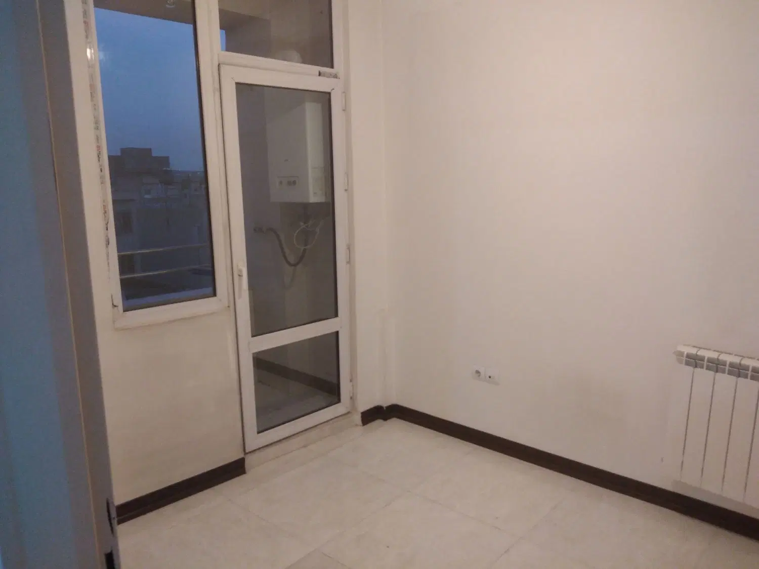 65 متر دو خواب نورگیر، تخلیه