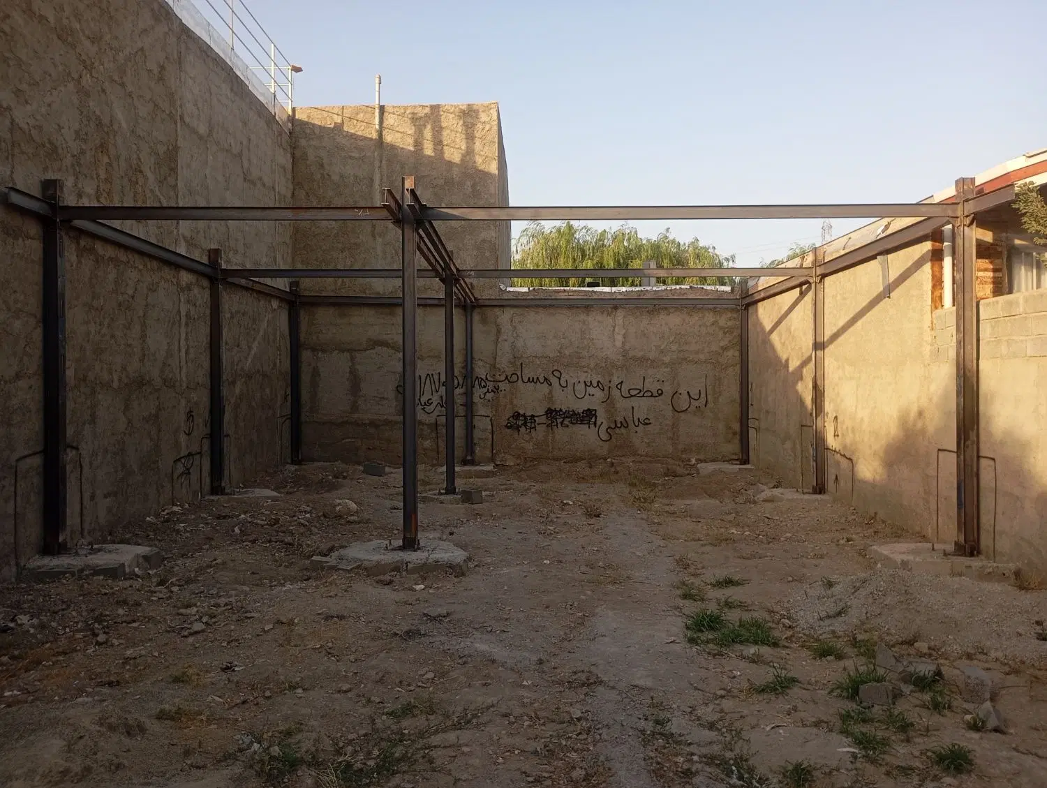 زمین 200 متری