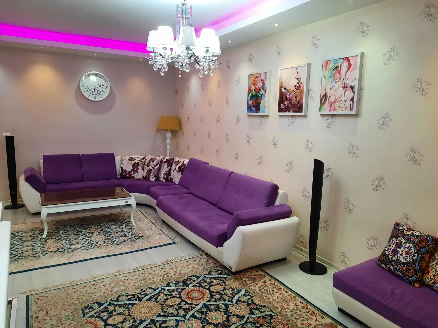 آپارتمان روبروی سوپر شیشه ایی