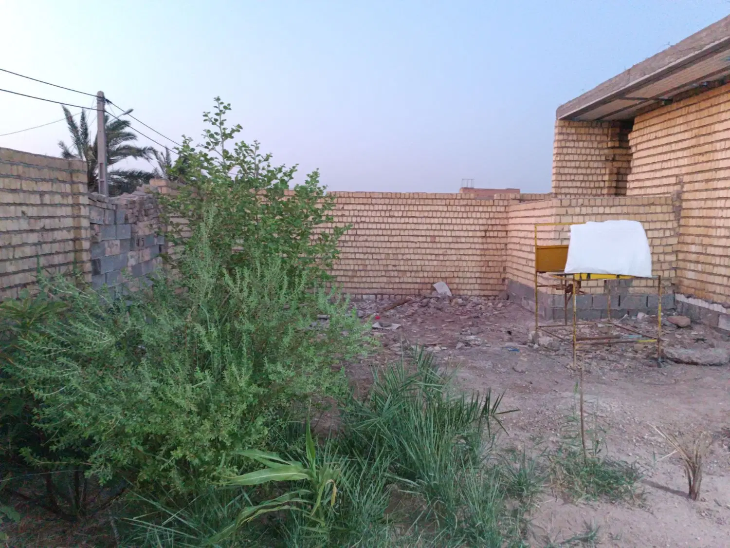 خانه نیمه کاره در ذلفقاری