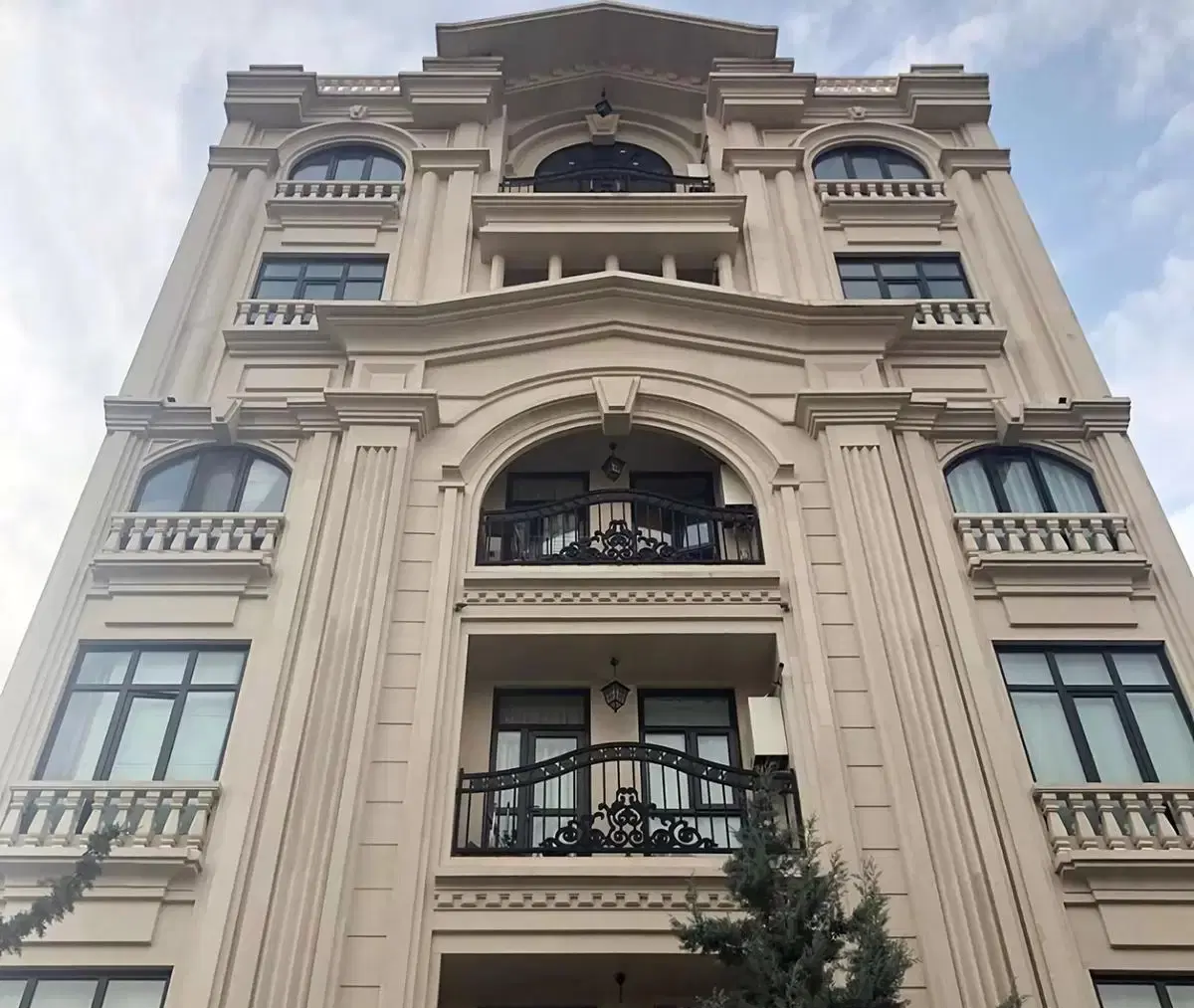 دوخوابه ۸۷ متری غرق نور