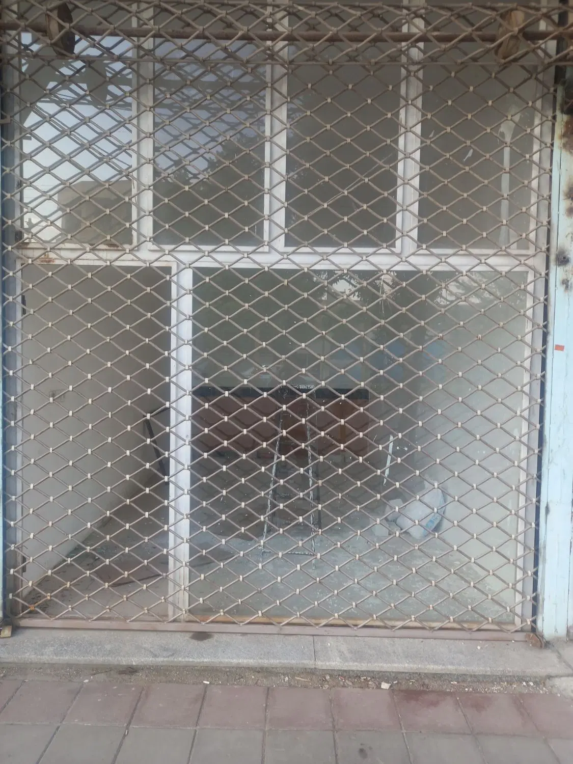 اجاره یک دهنه مغازه بر خیابان