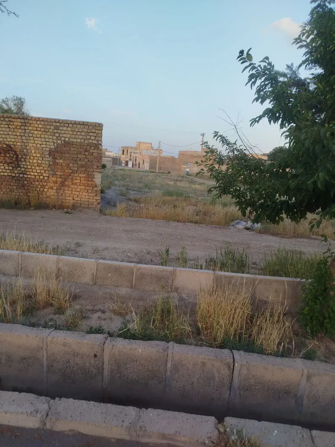 زمین فروشی میدان آزادی
