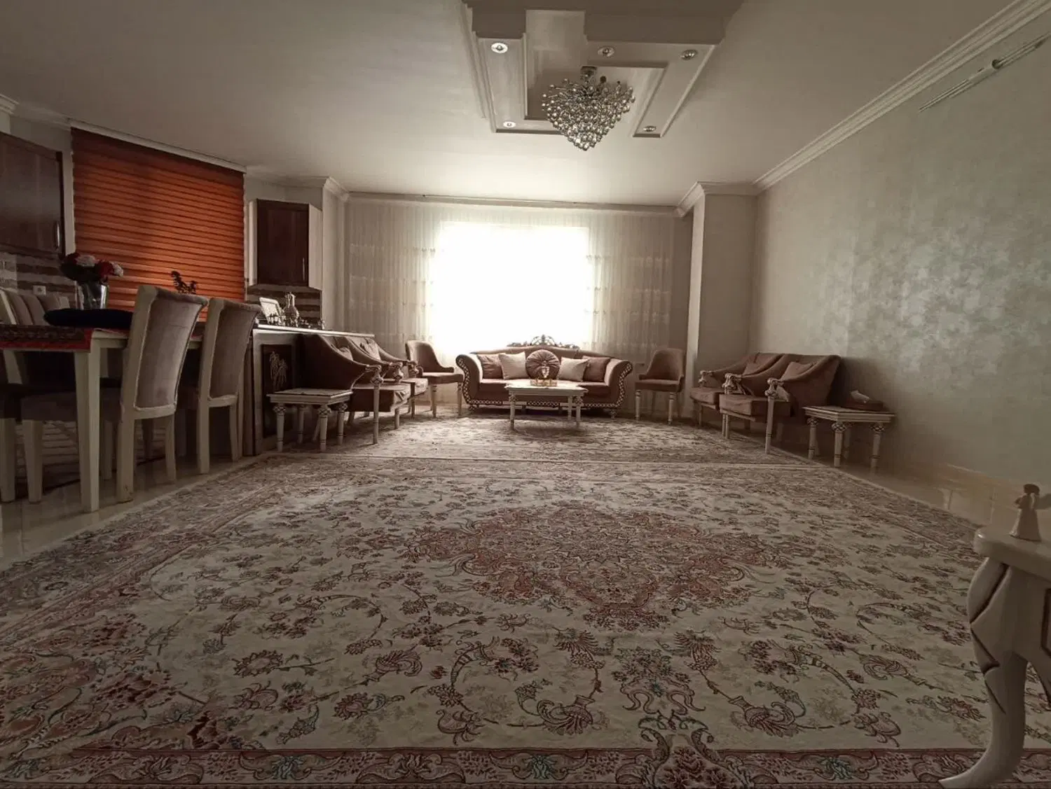 آپارتمان صد متری خوش نقشه و نورگیر کامل