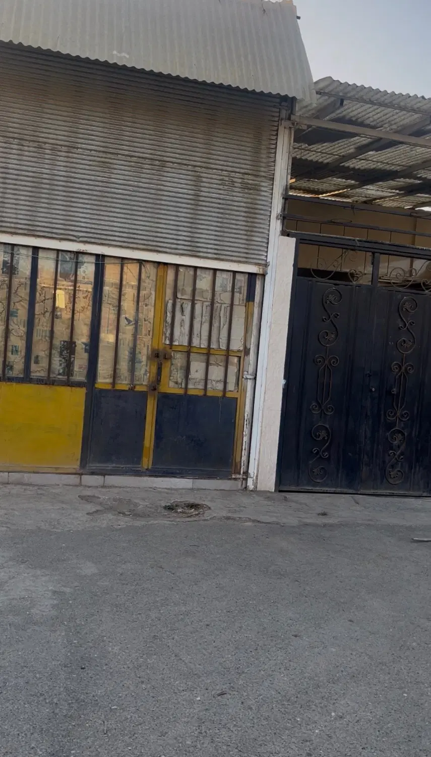 200 ملک مسکونی با یک باب مغازه فیلستان