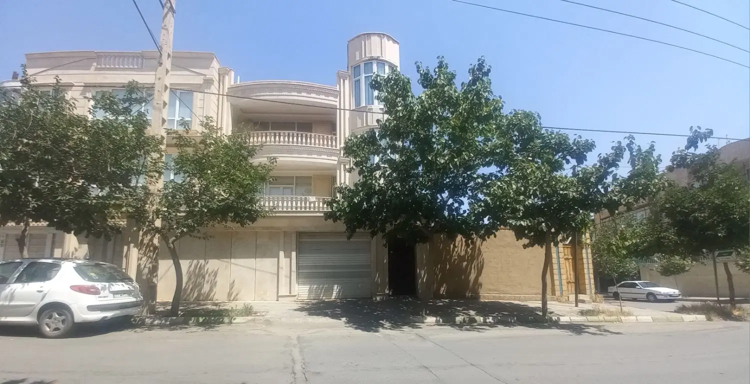 فروش ویلایی ۲۵۰ متر دوطبقه نزدیک حاشیه وکیل آباد