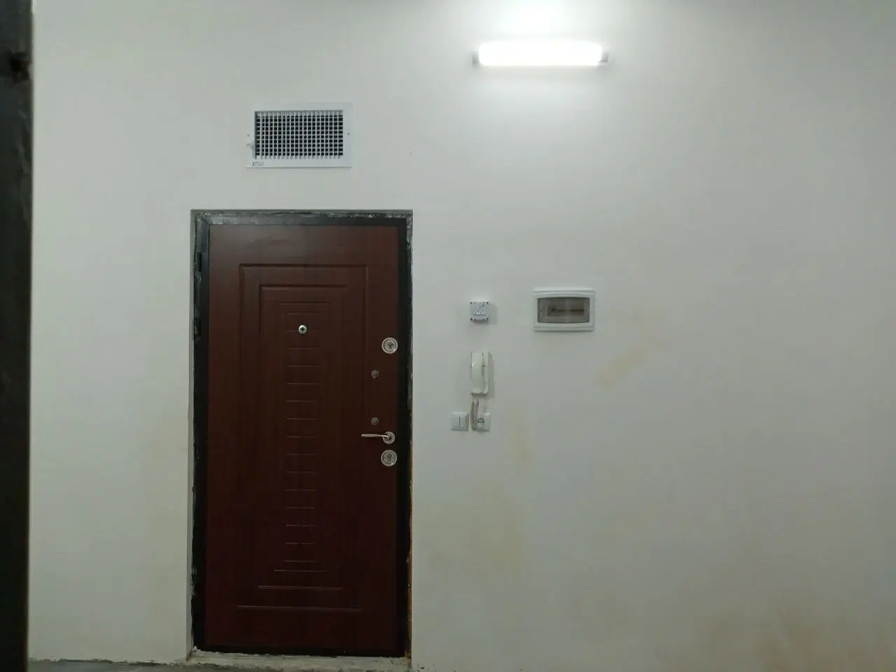 ۹۰ متر سر دو نبش راه جدا