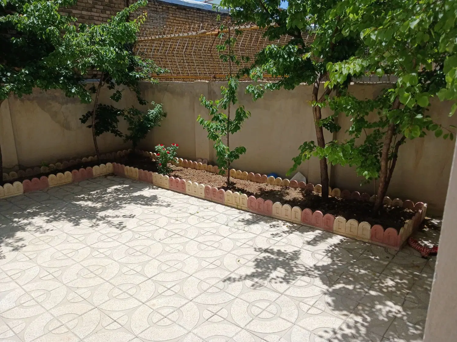 ویلایی  یک طبقه جنوبی ۲۰۰ متری درشهرک مدنی