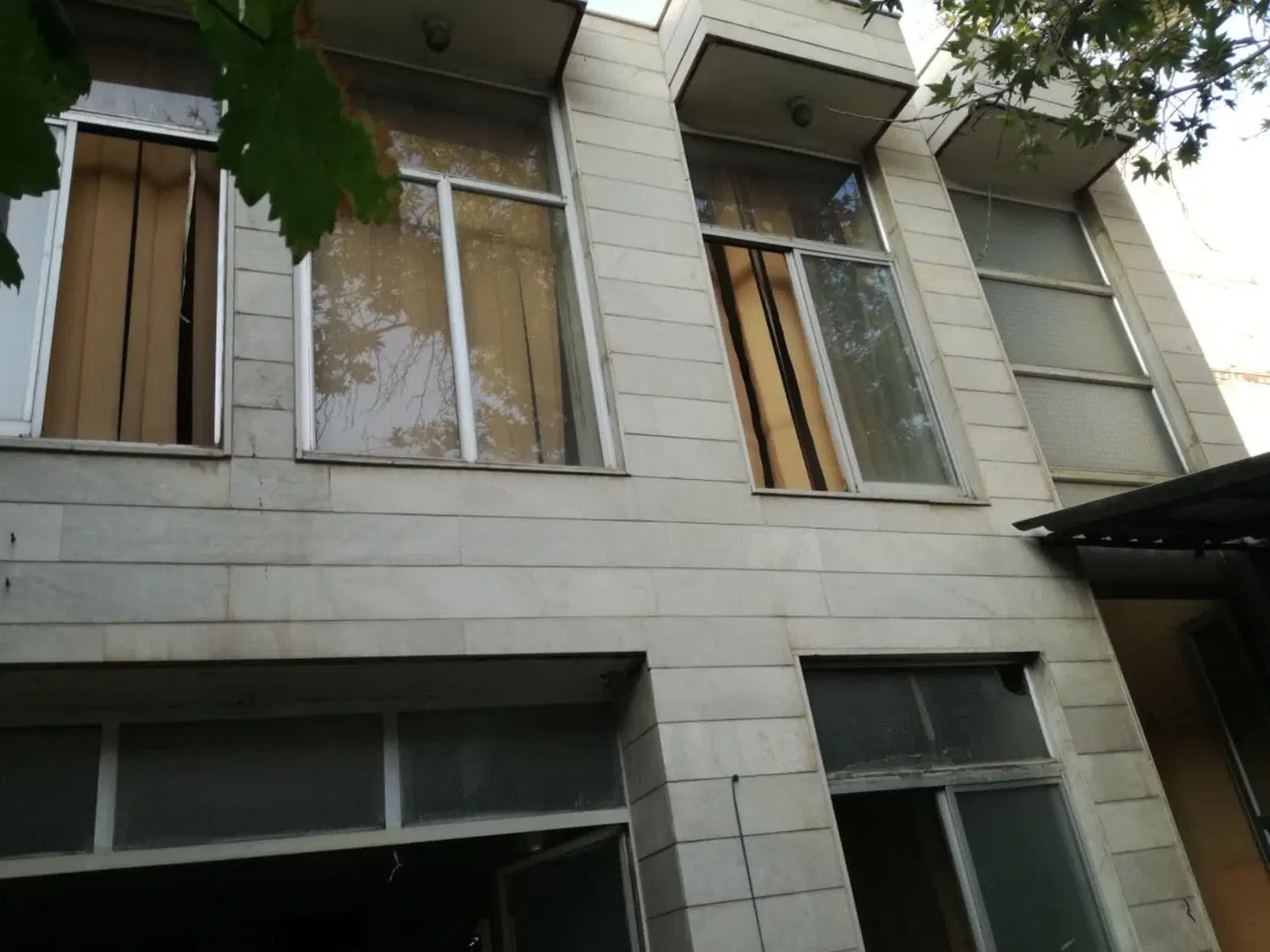 ویلایی دوطبقه سر چهارراه عبدالمطلب