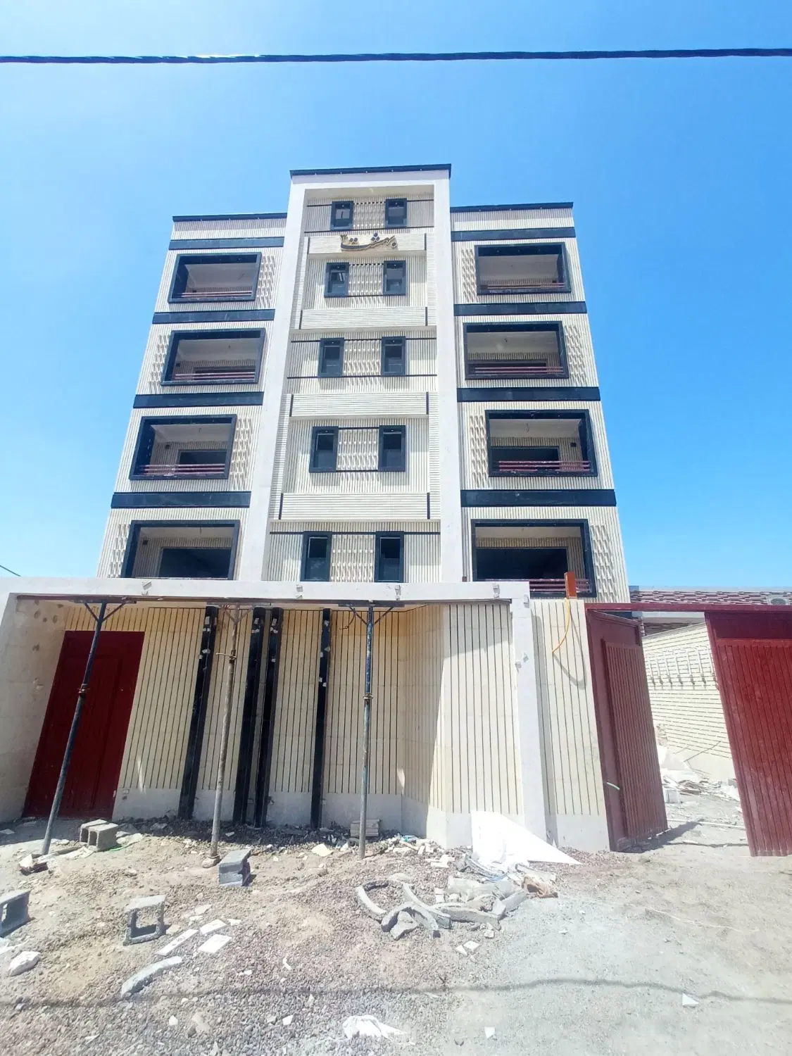 اپارتمان ۱۳۰ متری سمنگان