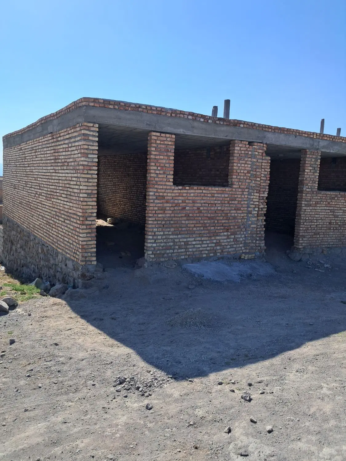 نیمه کاره در کوی امام علی رستوران مارکو