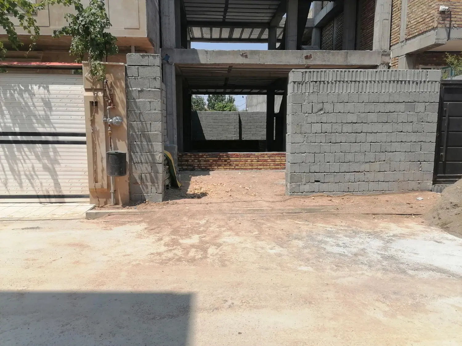 ساختمان مسکونی