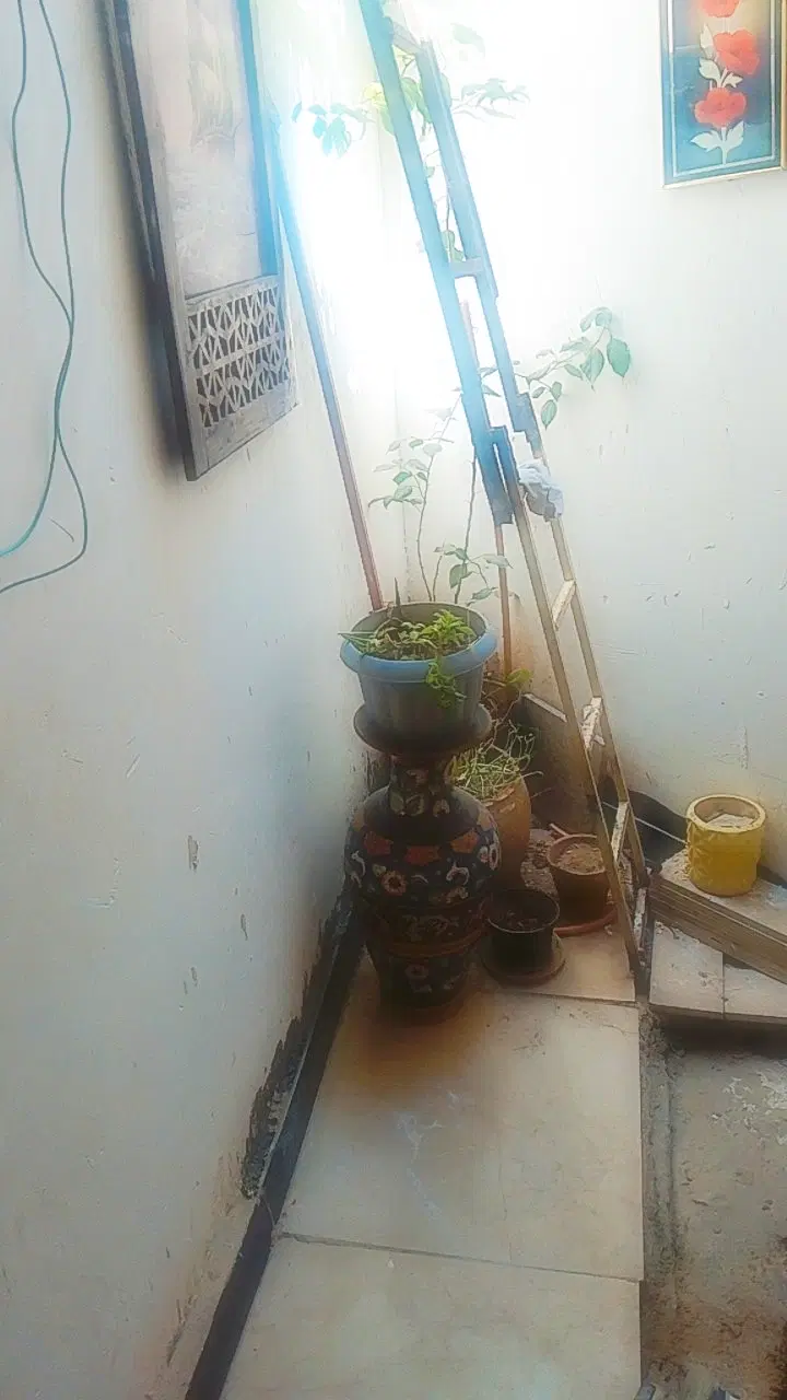 فوری  منزل  ۵۰ متره دوطبقه نیمه کاره با مغازه فوری