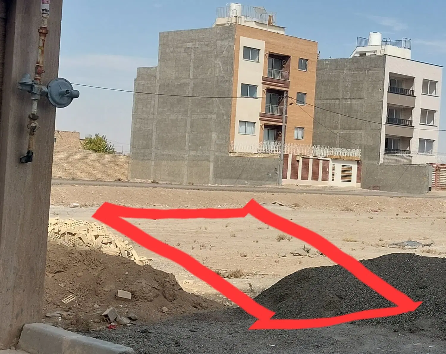 زمین ۲۰۵ متر