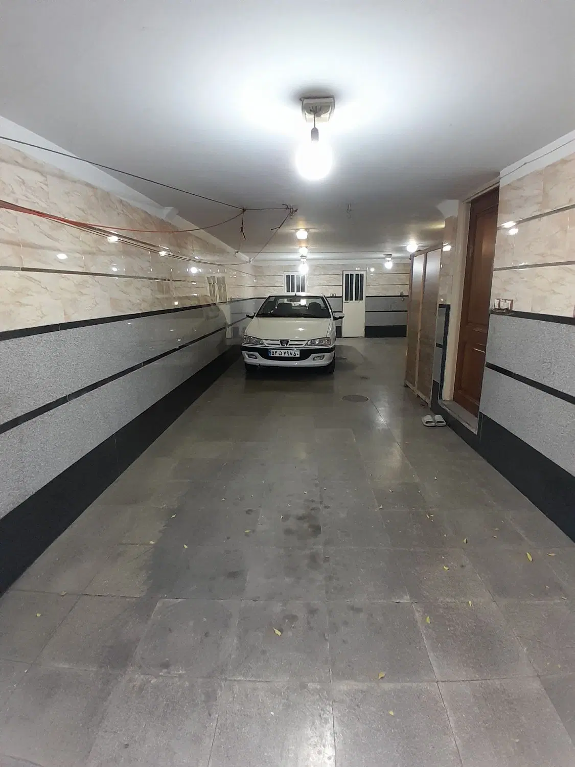 با پارکینگ ۴ طبقه یکجا زمین ۱۲۰ متر