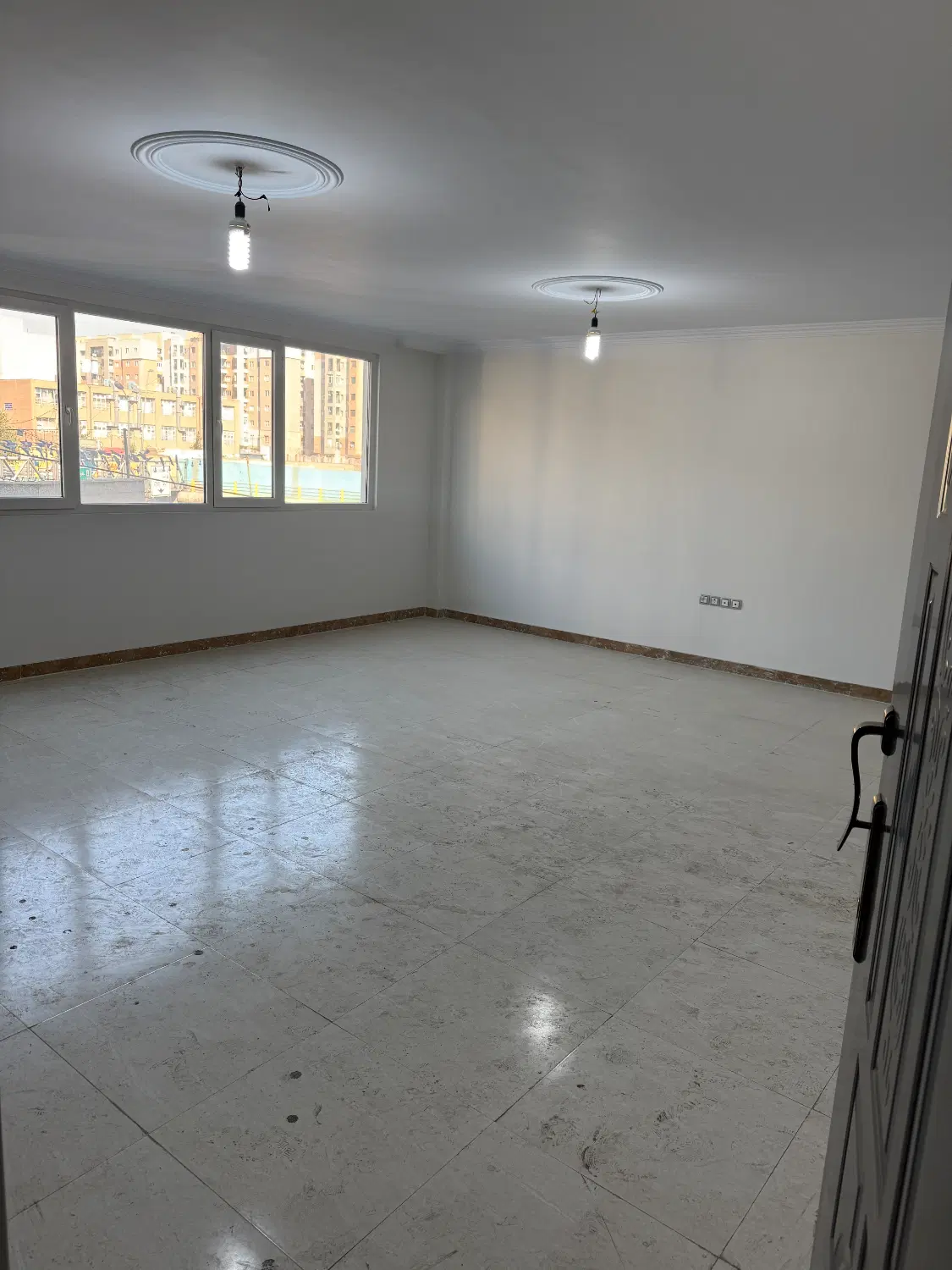 آپارتمان تکواحدی فول ۹۵ متر اتابک