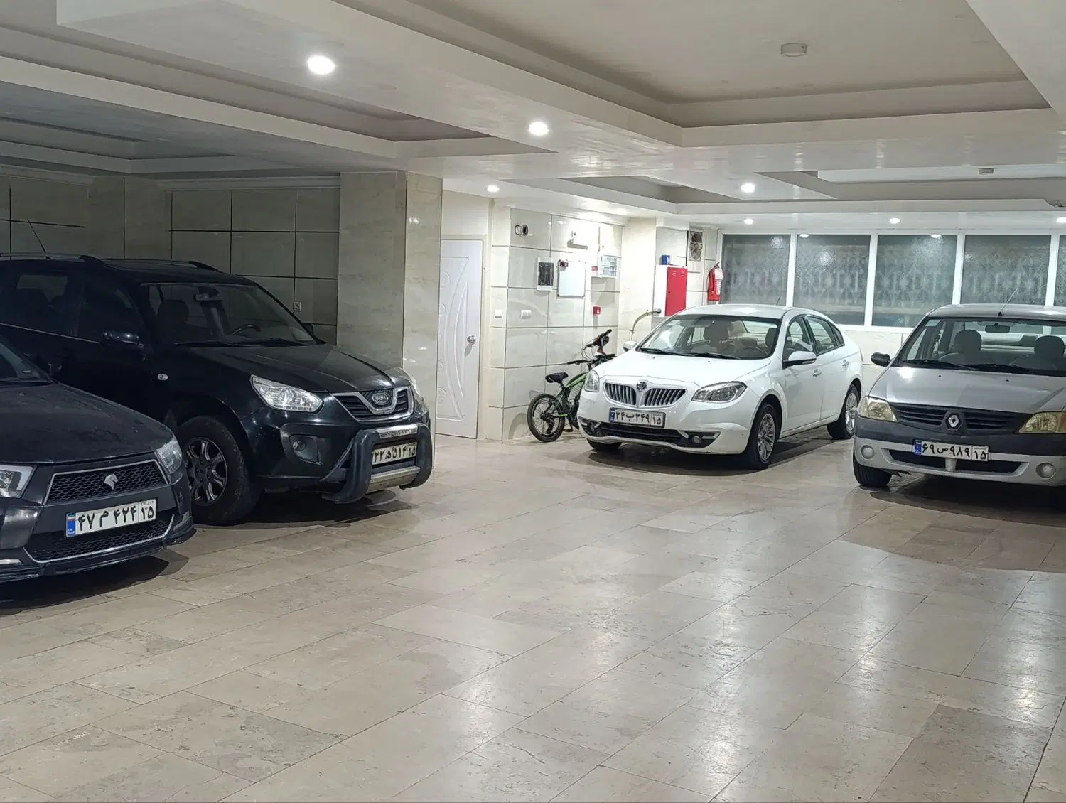 اپاتمان ۱۳۷متر جنوبی