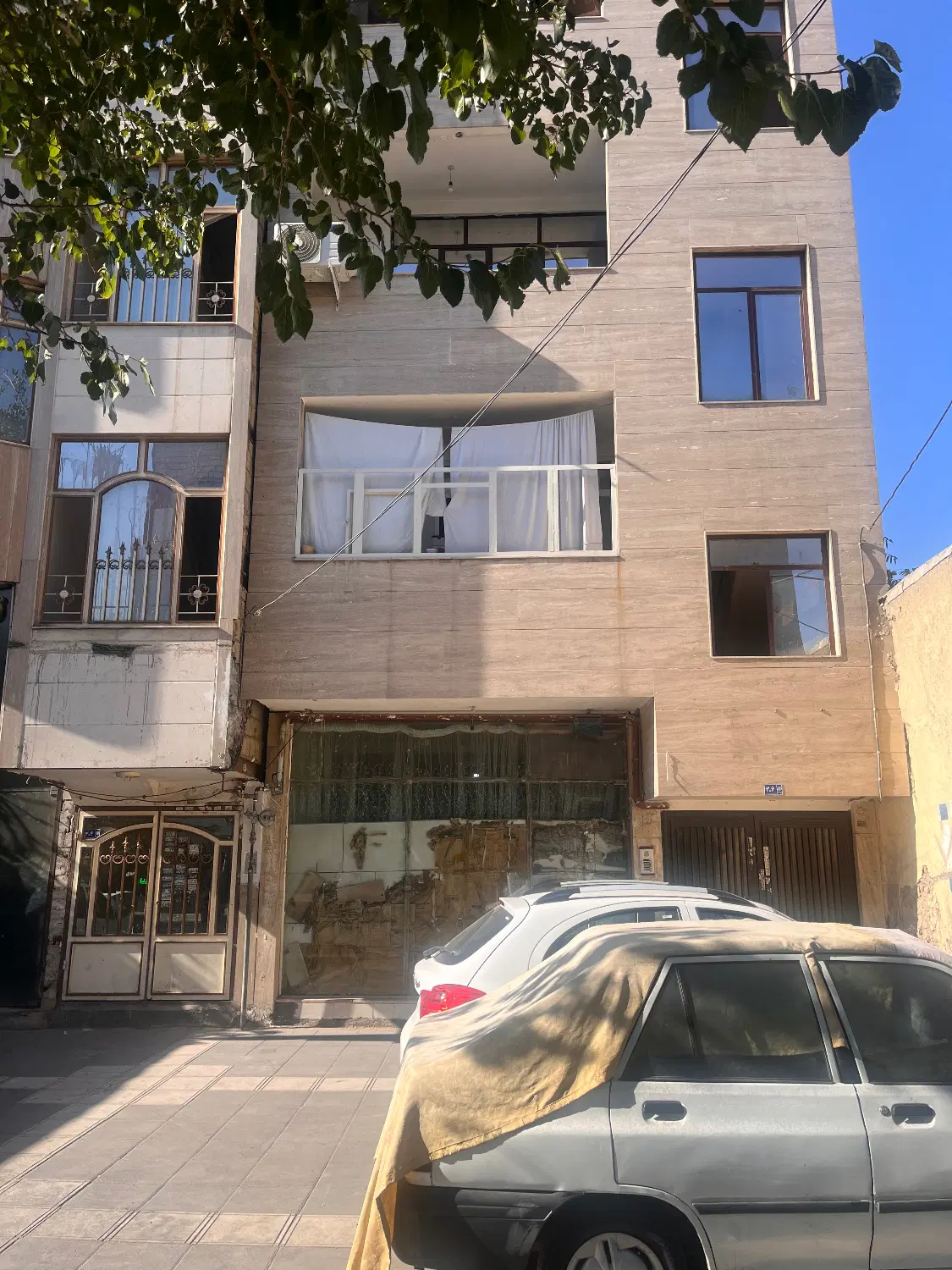 ۷۵ متری حاشیه خیابان نزدیک به حرم