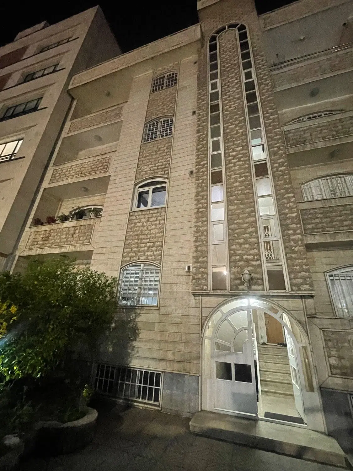 60متر _ فول امکانات _ بالکن ۲۰ متری _ بوستانها