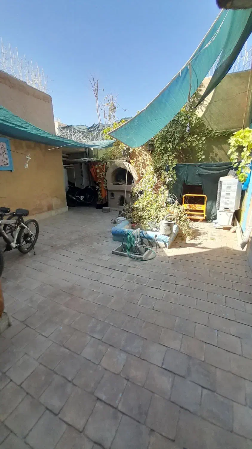 منزل سنتی ضابط زاده سند دار بسیار باروحیه مرکز شهر