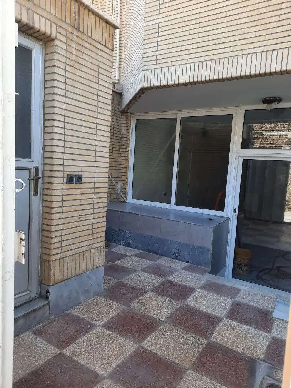 فروش واحد همکف راه مجزا ۹۰متری تک خواب