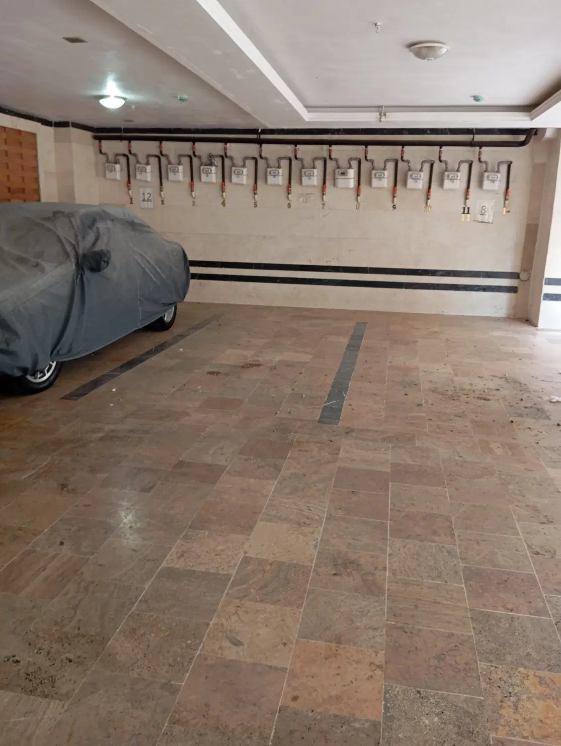 پارکینگ خودرو مسکونی