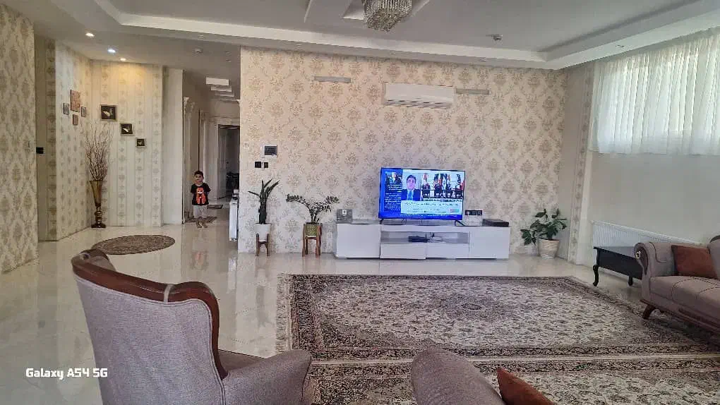 ۲۰۰ متر ۴ خواب طبقه ۵ با کولر گازی