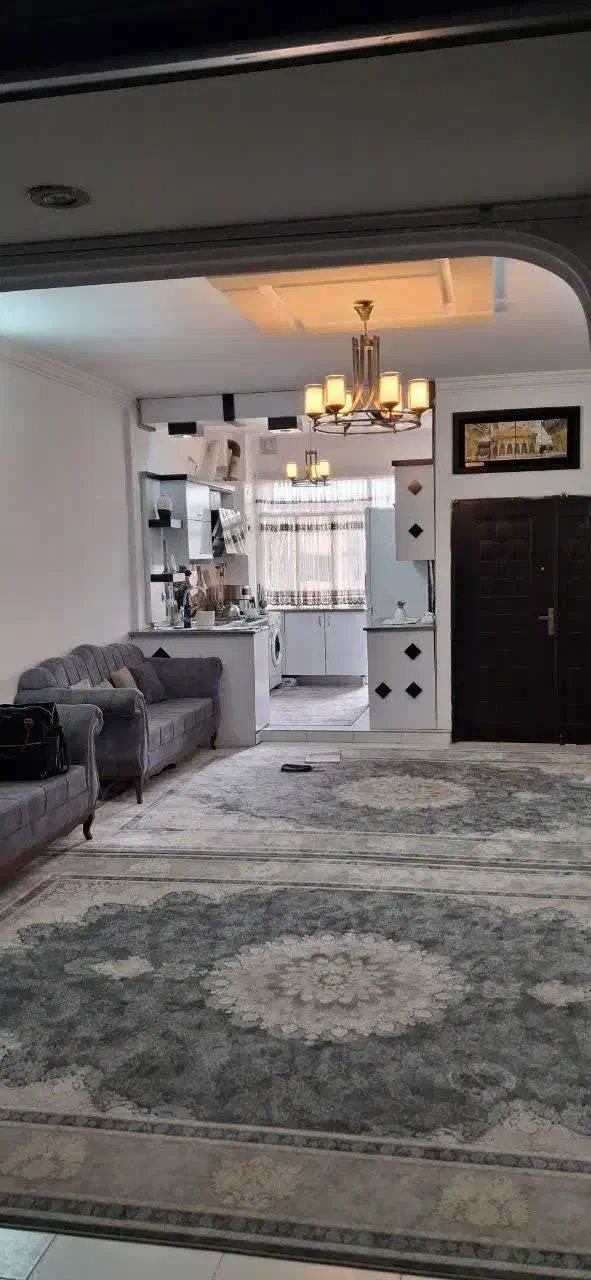 ۹۵ متری با پارکینگ اختصاصی