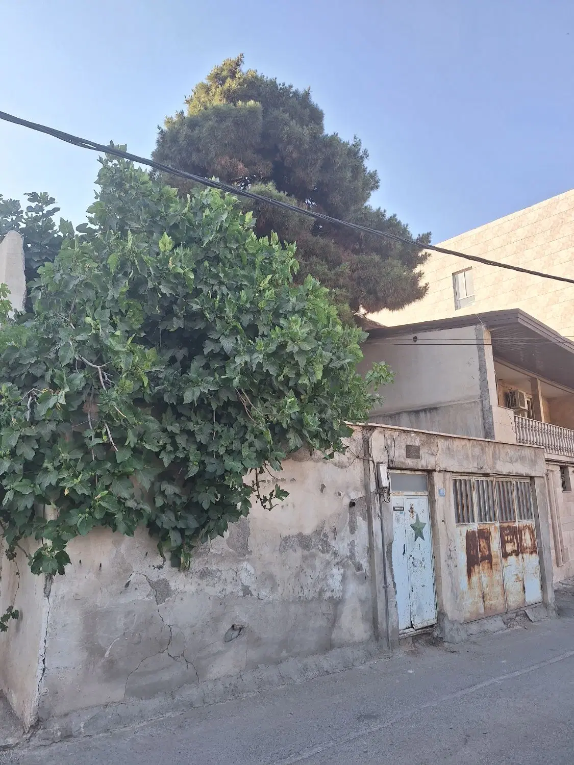 خانه ی کلنگی در منطقه ییلاقی کمرد جاجرود