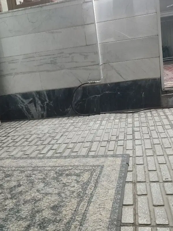 خانه ویلایی جاده سنندج بر خیابان همراه با دو مغازه