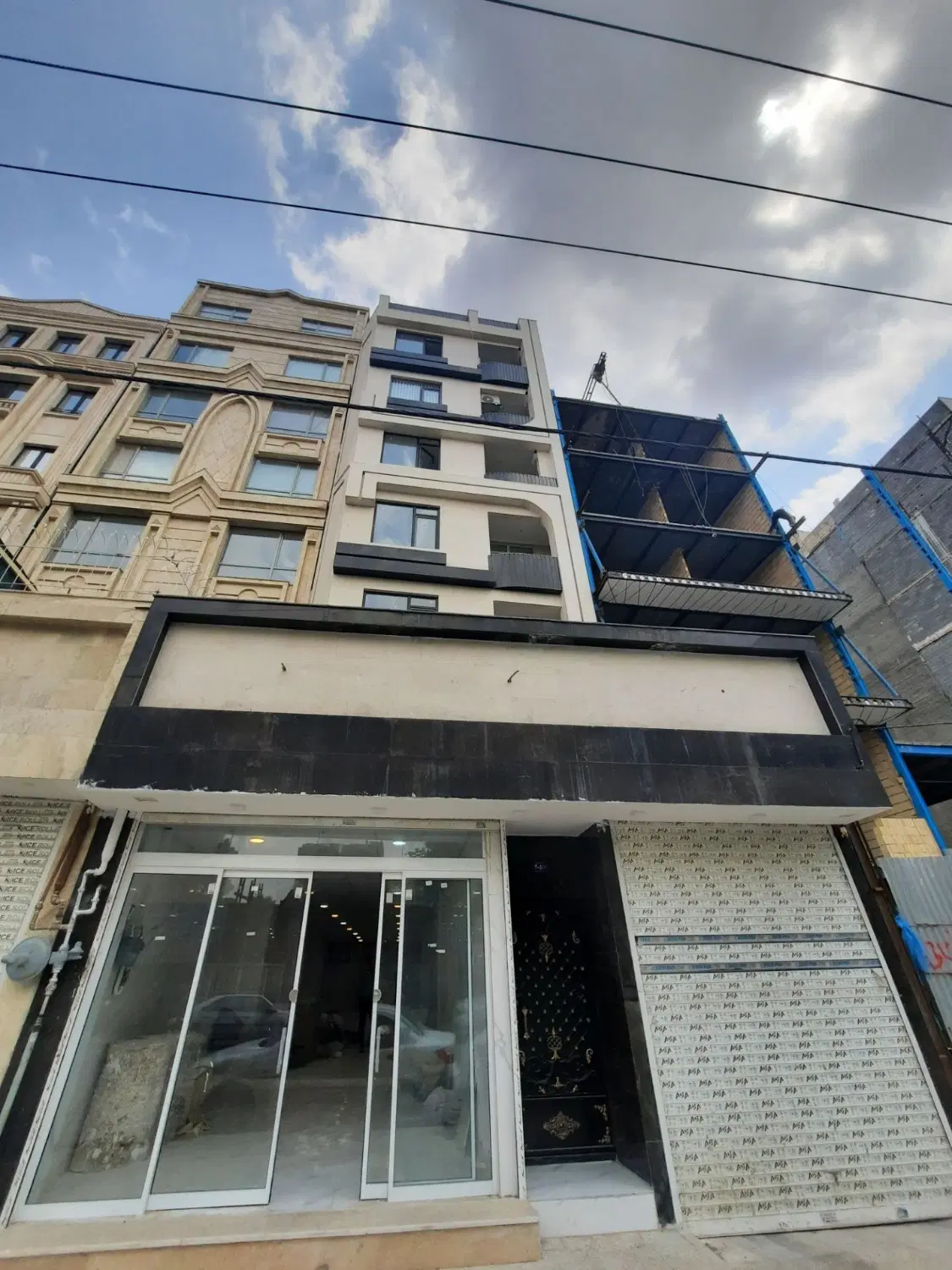 مغازه ۱۵۰متری حاشیه خیابان فدک۸