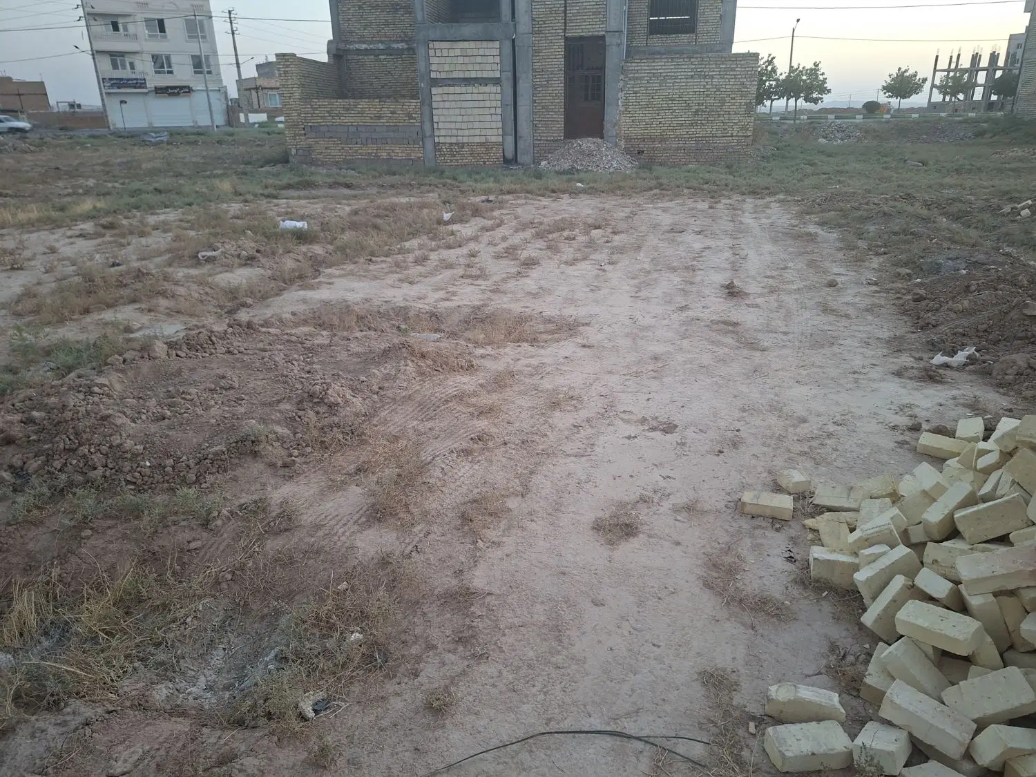 زمین 130متری