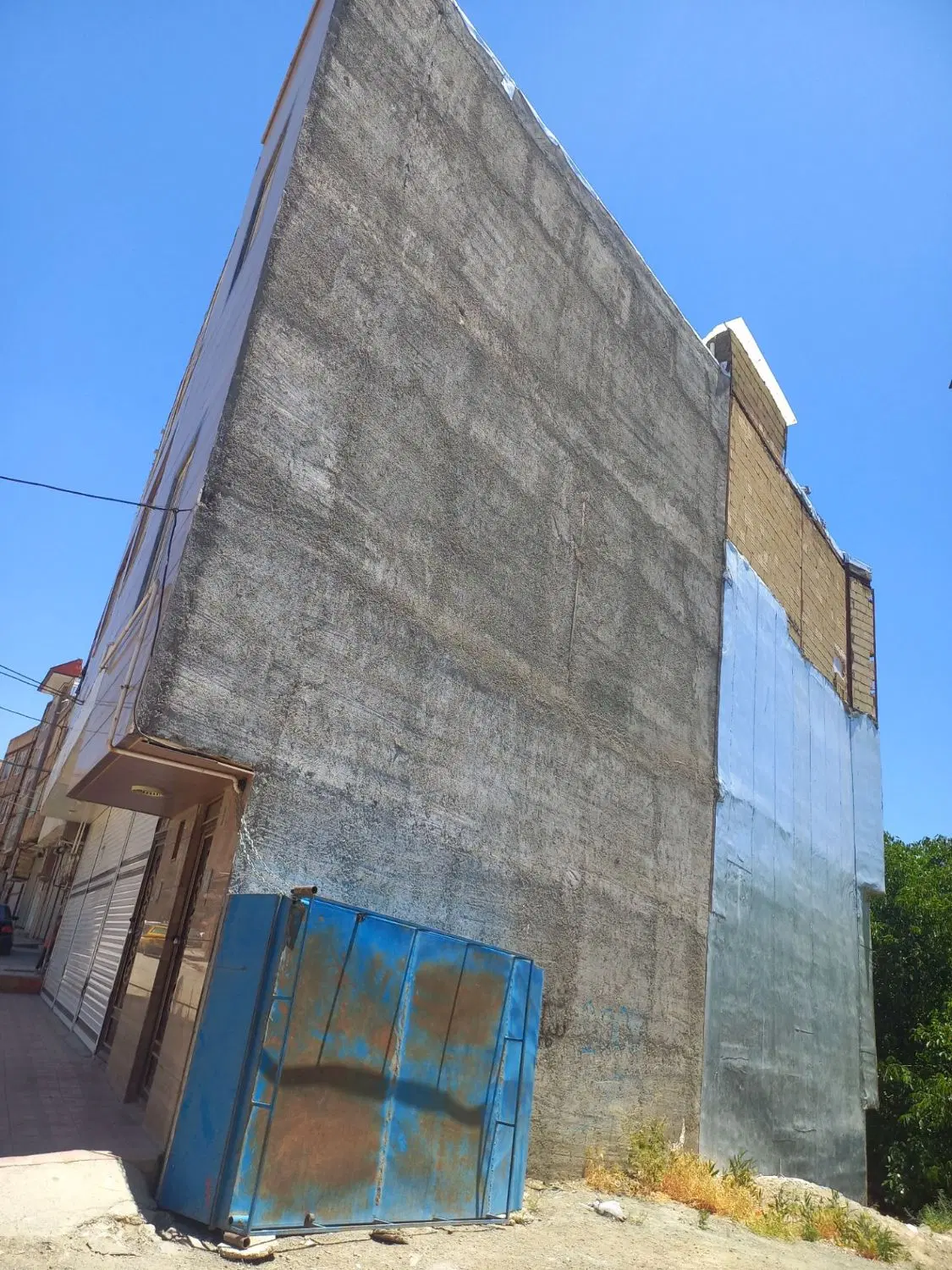 خانه بزرگ نایسر نزدیک خیابان اصلی