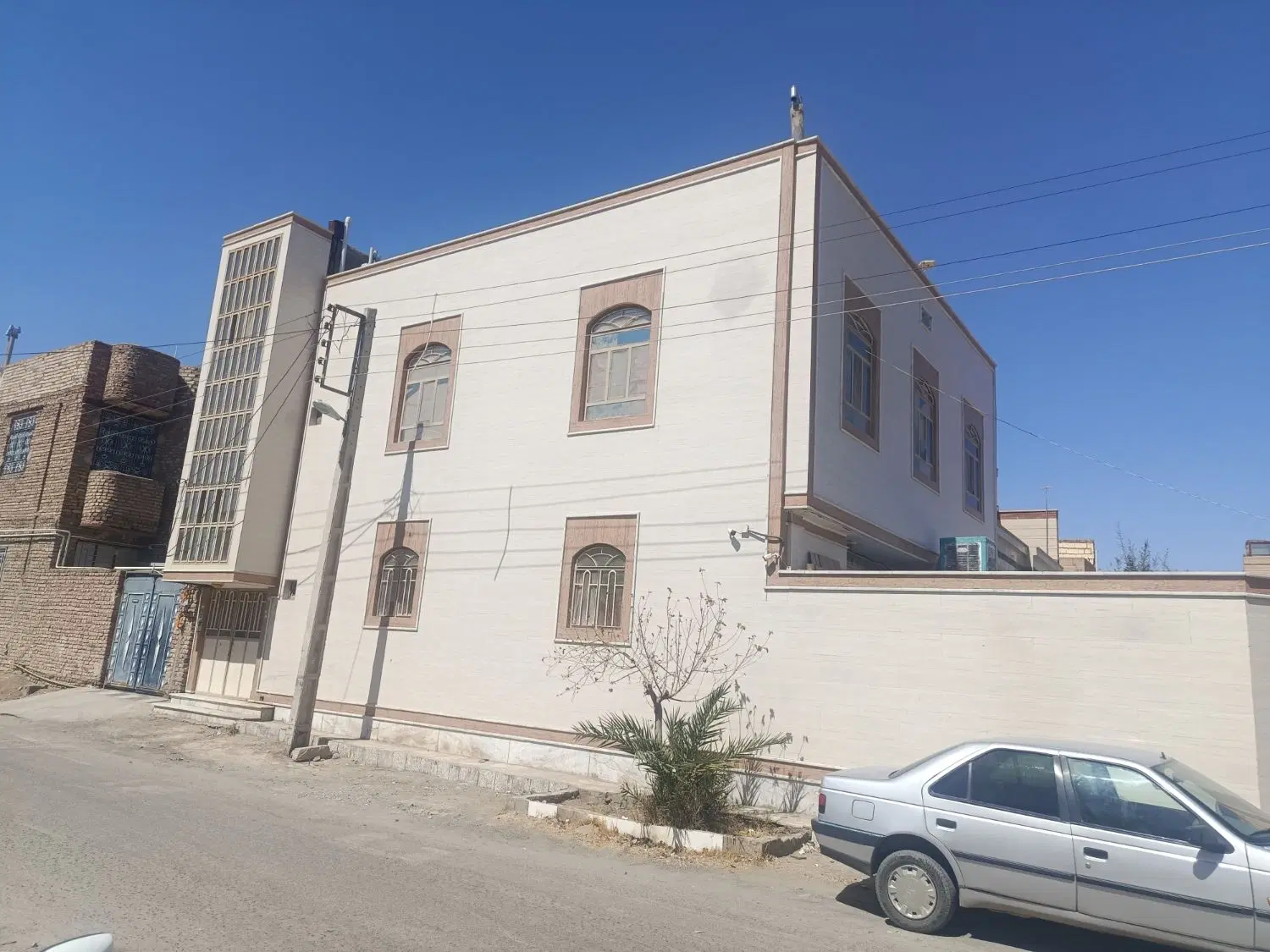 یک باب منزل ویلایی دو طبقه ، دو نبش، بلواردانشجو ۳