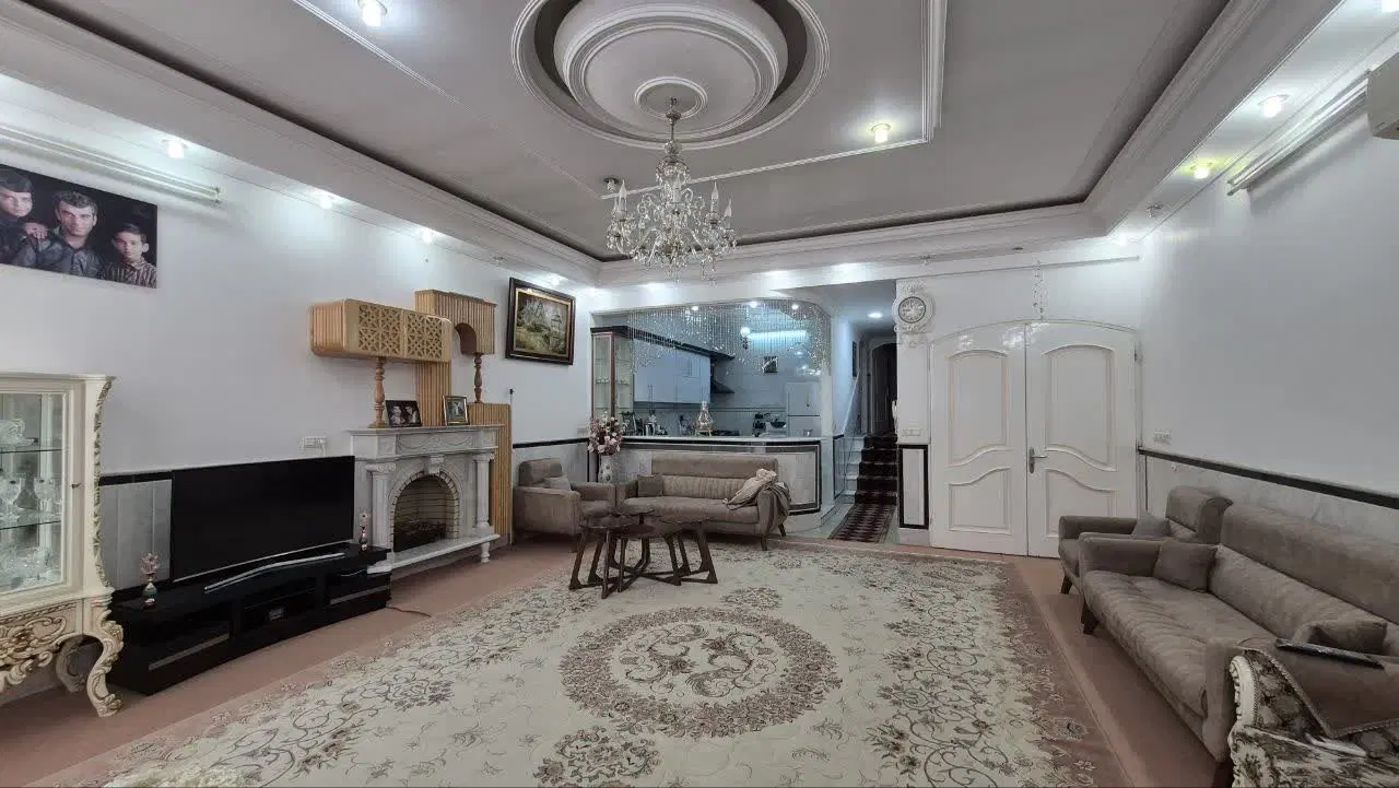 خانه ویلایی دو طبقه خوش ساخت واقع در ۱۵ خرداد
