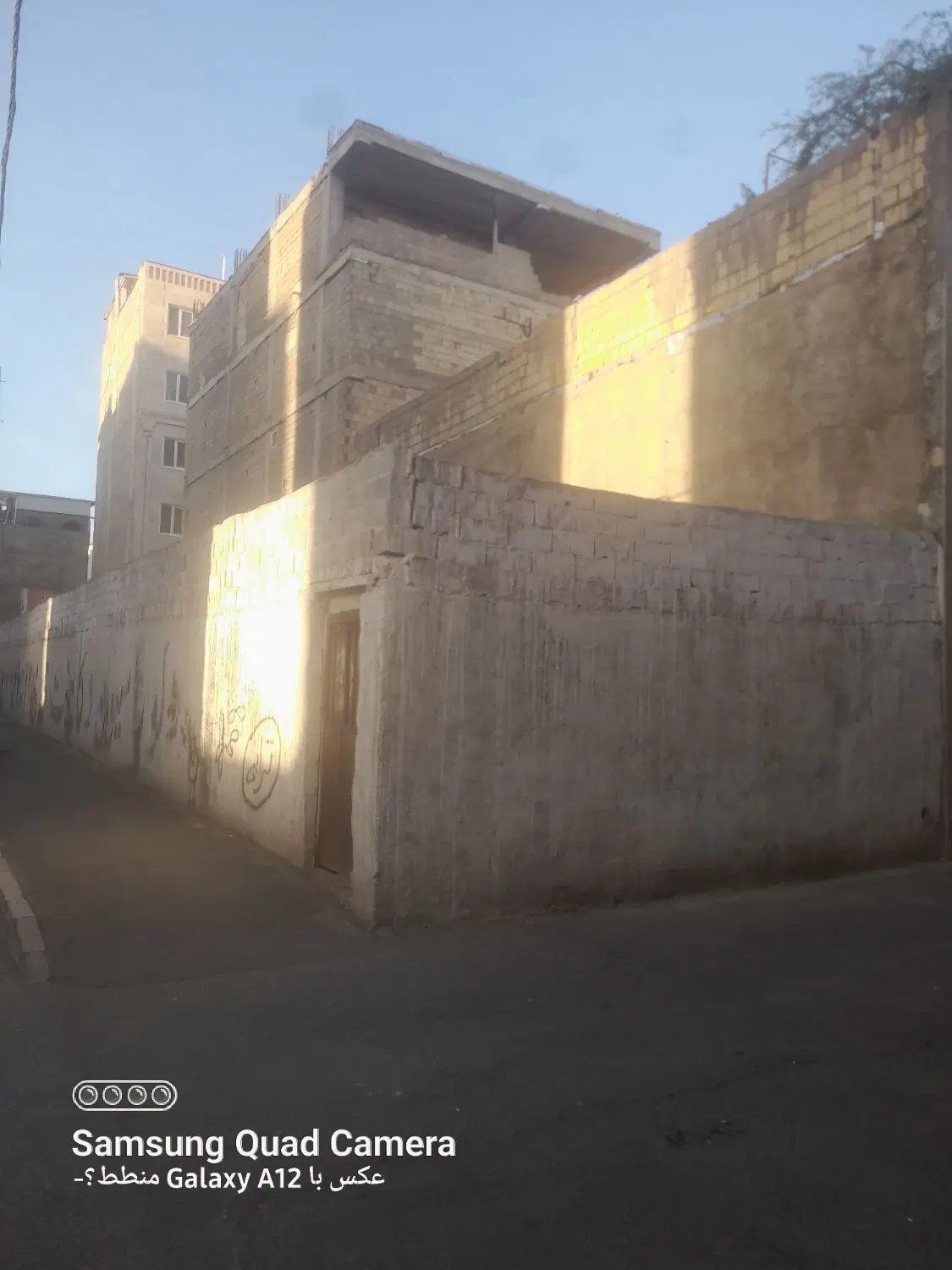 زمین به متراژ۲۰۰متر بر خیابان طول  ۳۲ متر بر اصلی
