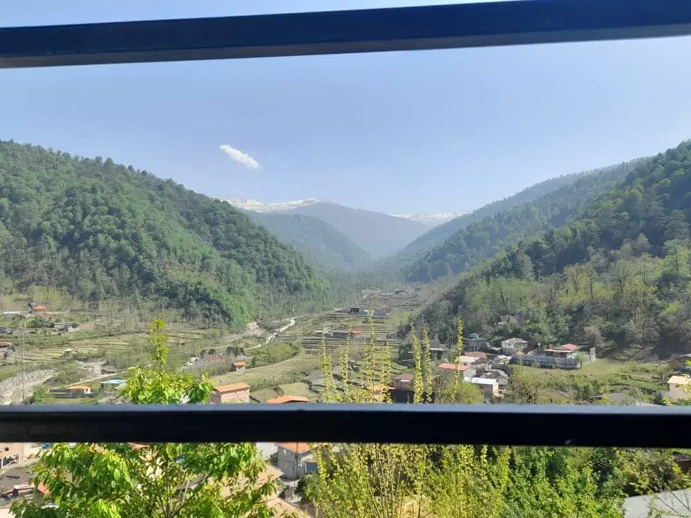 کلبه سوئیسی وسط جنگل لفور با جکوزی دار