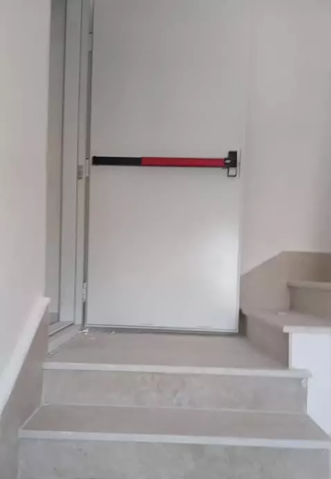 واحد ۹۲ متری در ۳۵ متری سینا