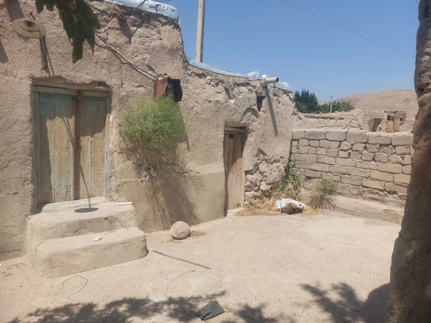 فروش خانه روستایی برای نگهداری گوسفند و بوقلمو