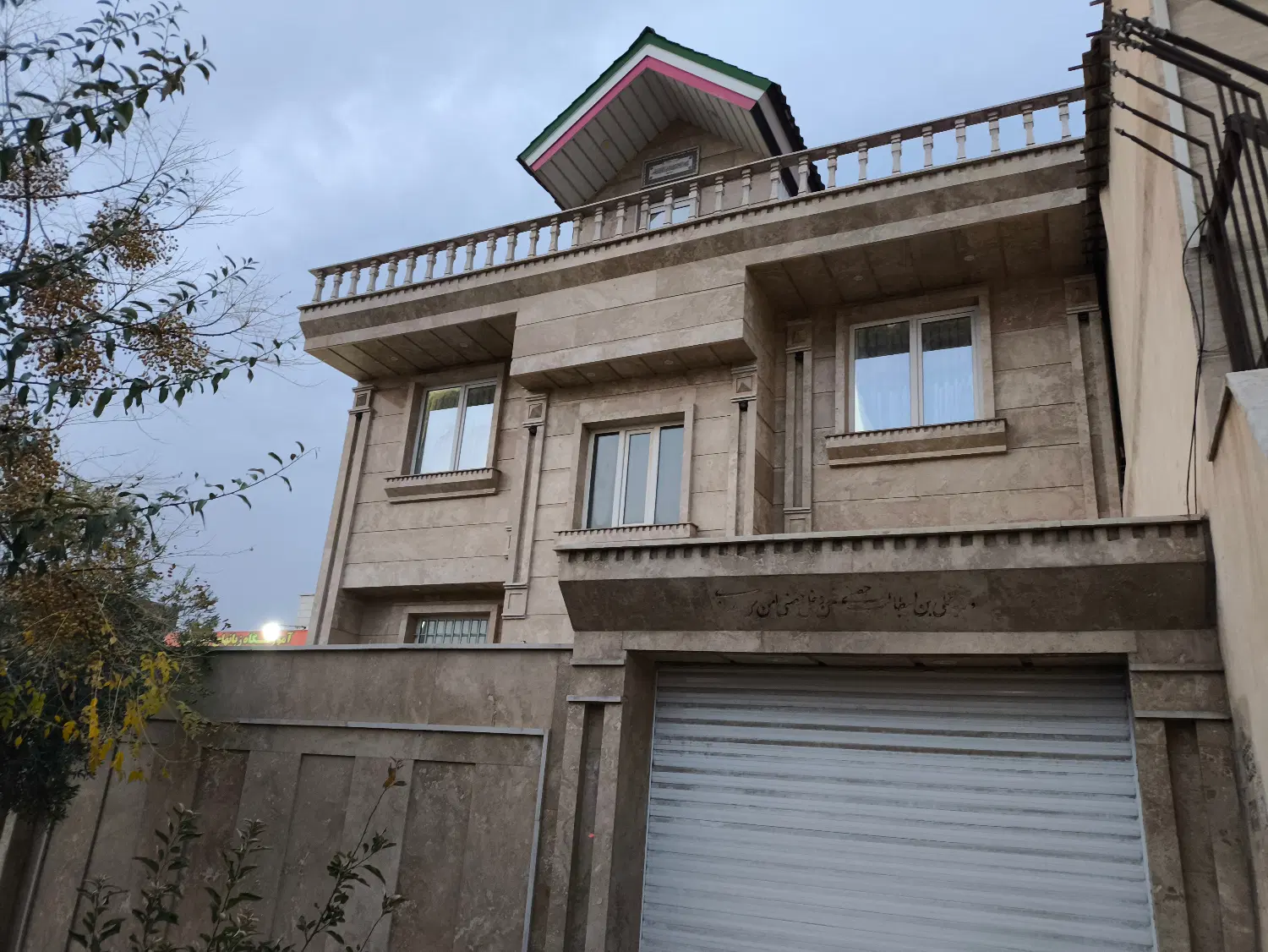 ویلایی سه طبقه  فاز 3 بر اصلی بهترین لوکیشن